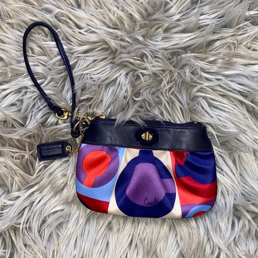 🤍COACH wristlet
